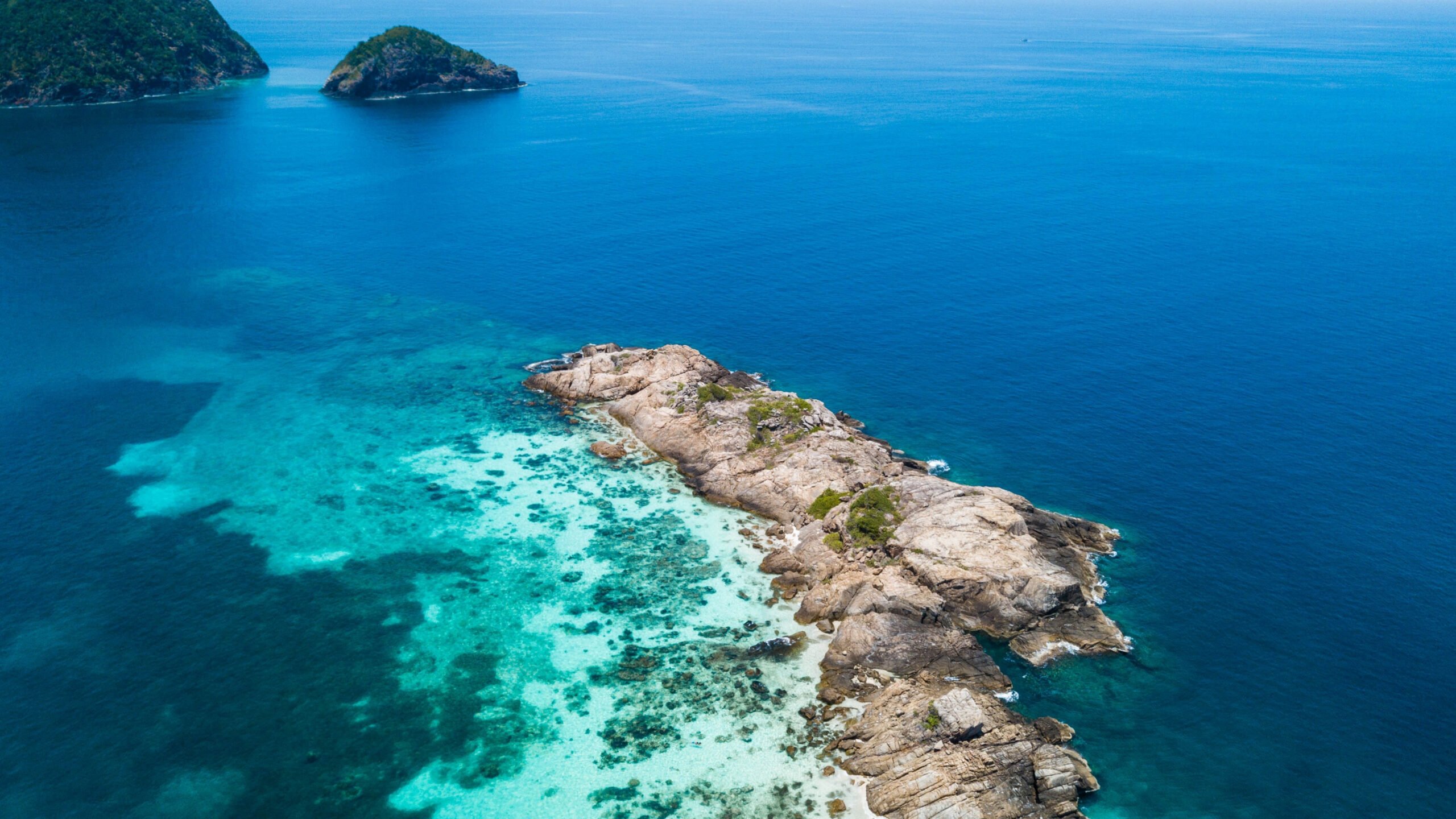 Crystal clear turquoise waters and scenic beaches of Perhentian Islands, Malaysia, the home of YBD Dive Centre.